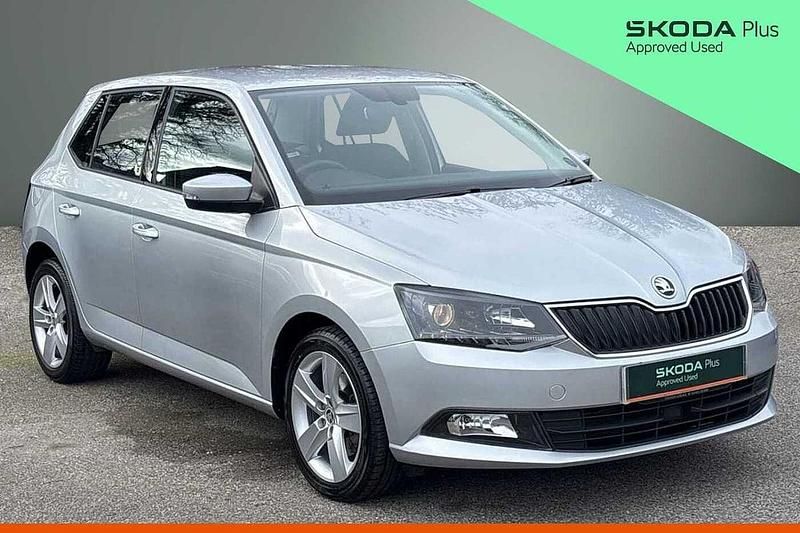 Used Skoda Fabia 81 HP (59 kW) 2016 Brilliant silver metallic Hatchback