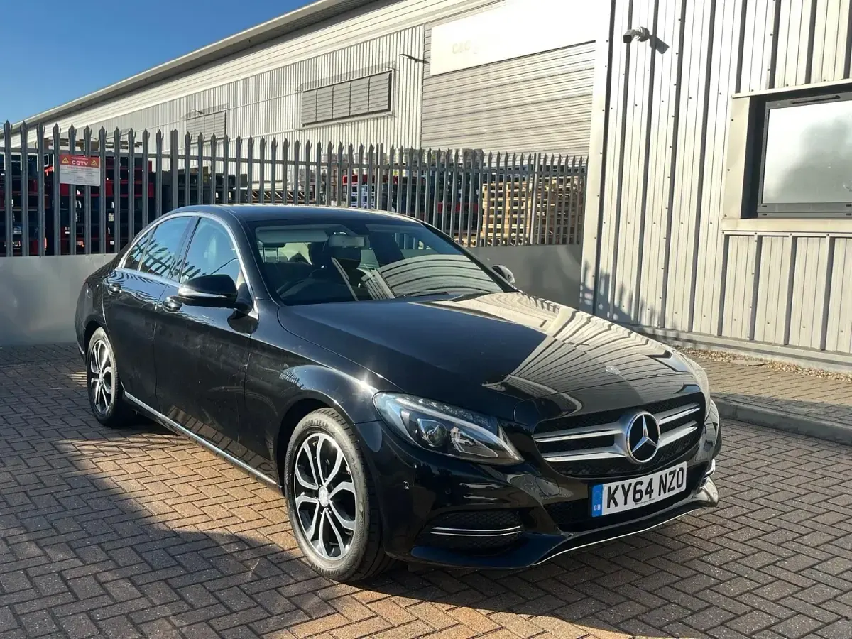 Used Mercedes C200 184 HP (135 kW) 2015 Black Sedan