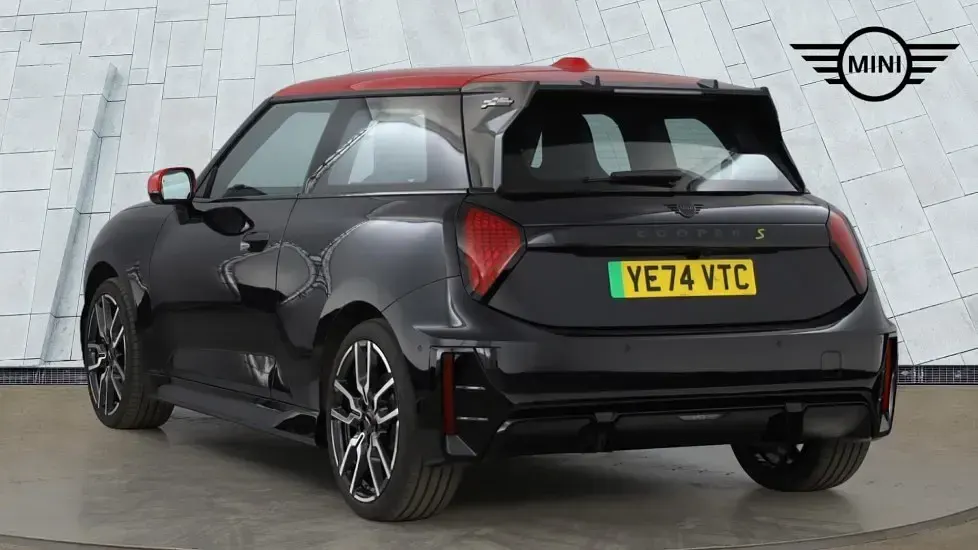 Used Mini Cooper SE Hatch 158 kW (215 HP) 2024 Black Hatchback