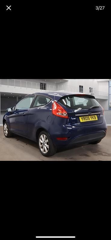 Usado Ford Fiesta Zetec 70 HP (51 kW) 2009 Azul Citadino