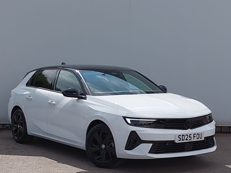 Brilliant paint arctic white New 2025 Vauxhall Astra Hatchback | £23,998 (Good price) - Image 1/4
