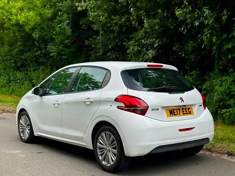 Used Peugeot 208 Allure 2017 White Hatchback