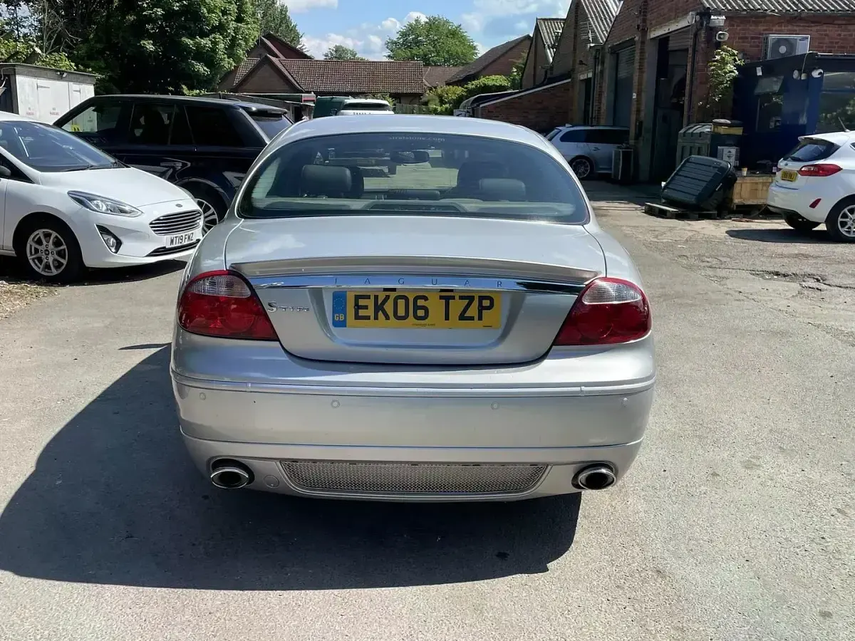 Usado Jaguar S-Type S 207 HP (152 kW) 2006 Prateado Sedan