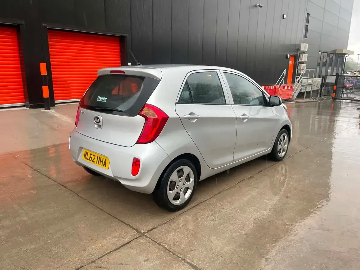 Used Kia Picanto 68 HP (50 kW) 2012 Silver Hatchback