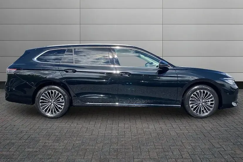 New VW Passat Elegance 200 HP (147 kW) 2026 Grenadilla black Estate