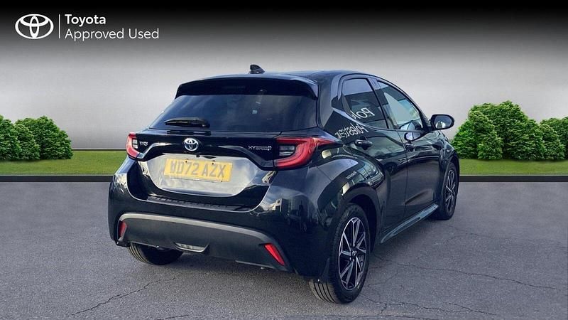 Used Toyota Yaris Hybrid Design 116 HP (85 kW) 2022 Eclipse black Hatchback
