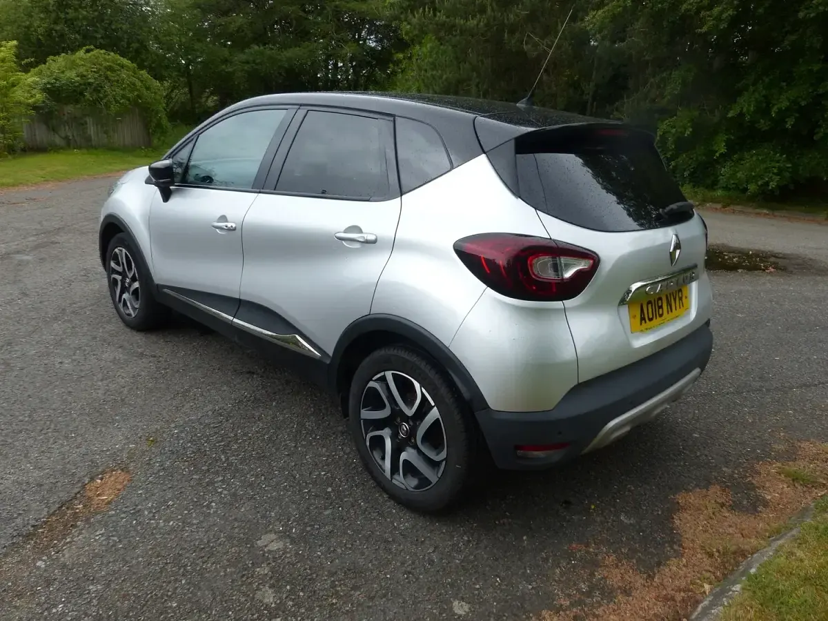 Used Renault Captur Dynamique 90 HP (66 kW) 2018 Silver/black SUV