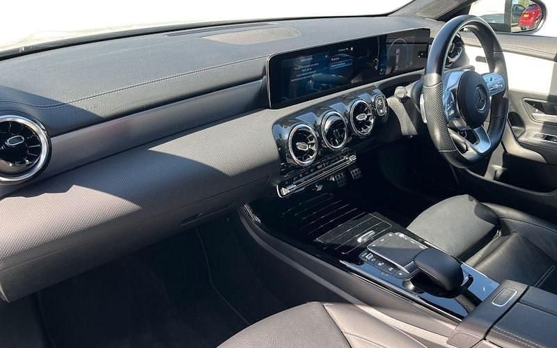 Used Mercedes CLA220 Shooting Brake AMG line 190 HP (139 kW) 2021 White Estate