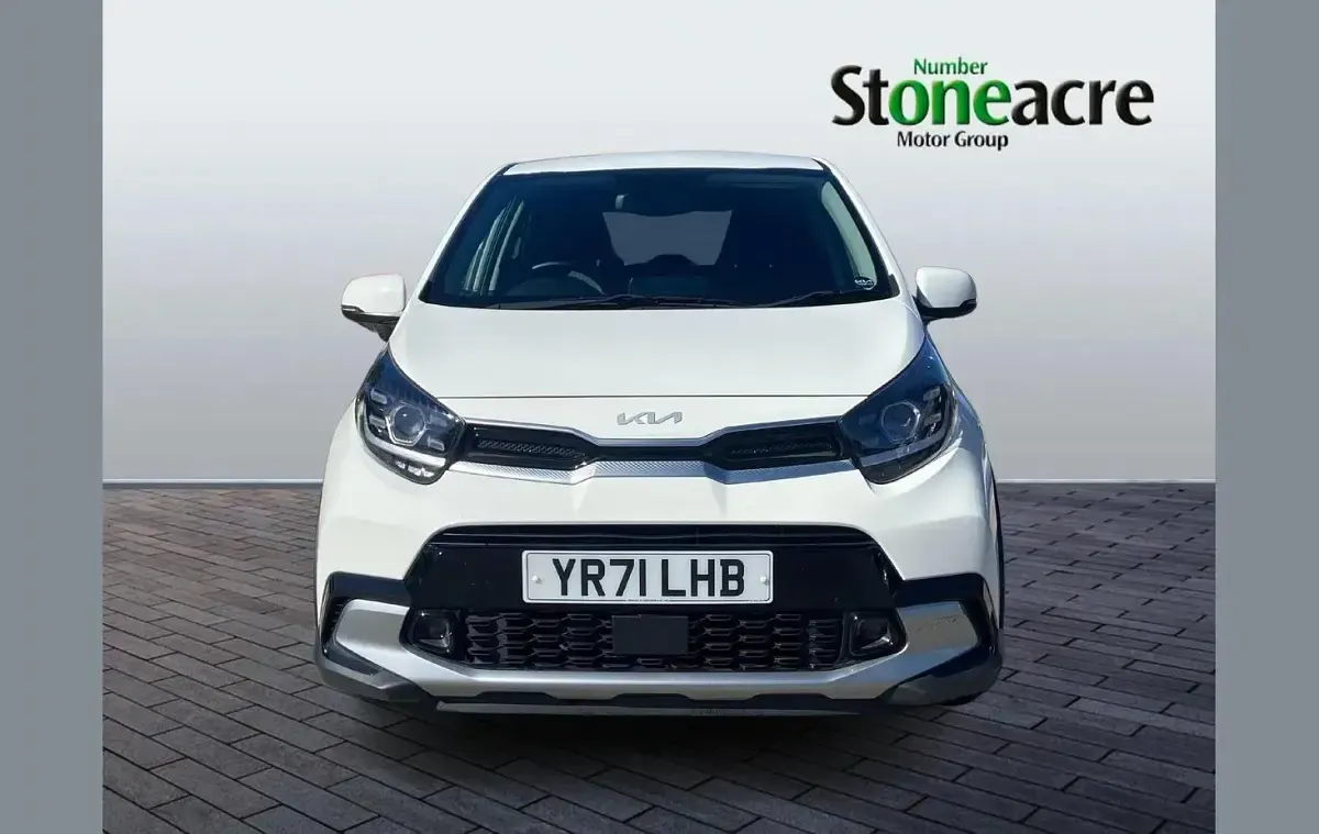 Used Kia Picanto X-Line 65 HP (47 kW) 2022 White Hatchback
