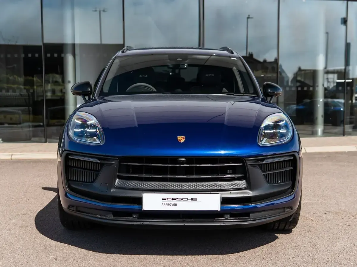 Used Porsche Macan 440 HP (323 kW) 2023 Gentian blue metallic SUV