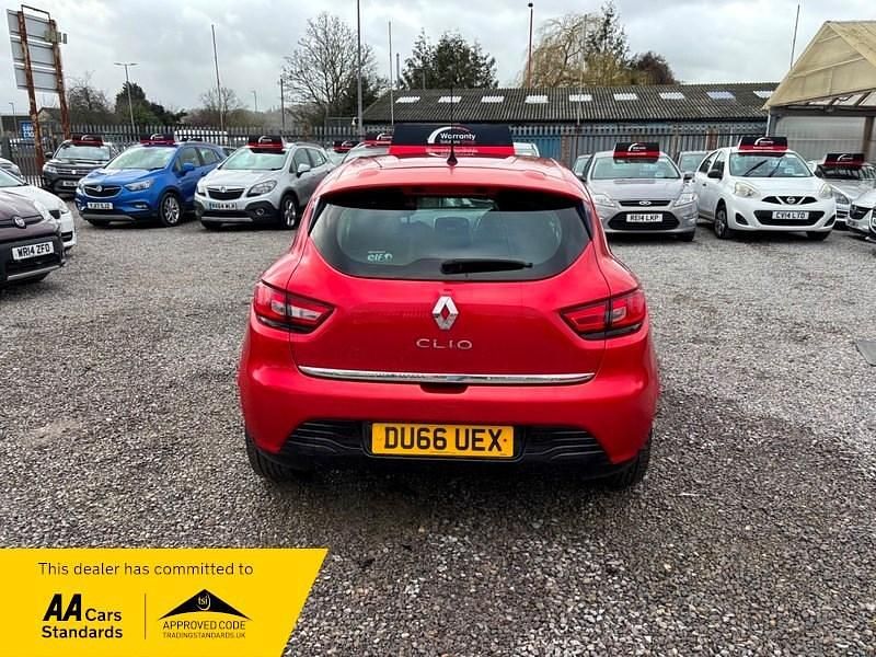 Used Renault Clio IV Dynamique 75 HP (55 kW) 2016 Red Hatchback