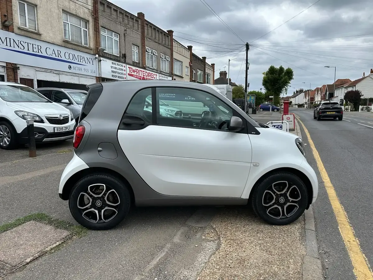 Used Smart ForTwo Coupé Premium 71 HP (52 kW) 2016 White Coupe