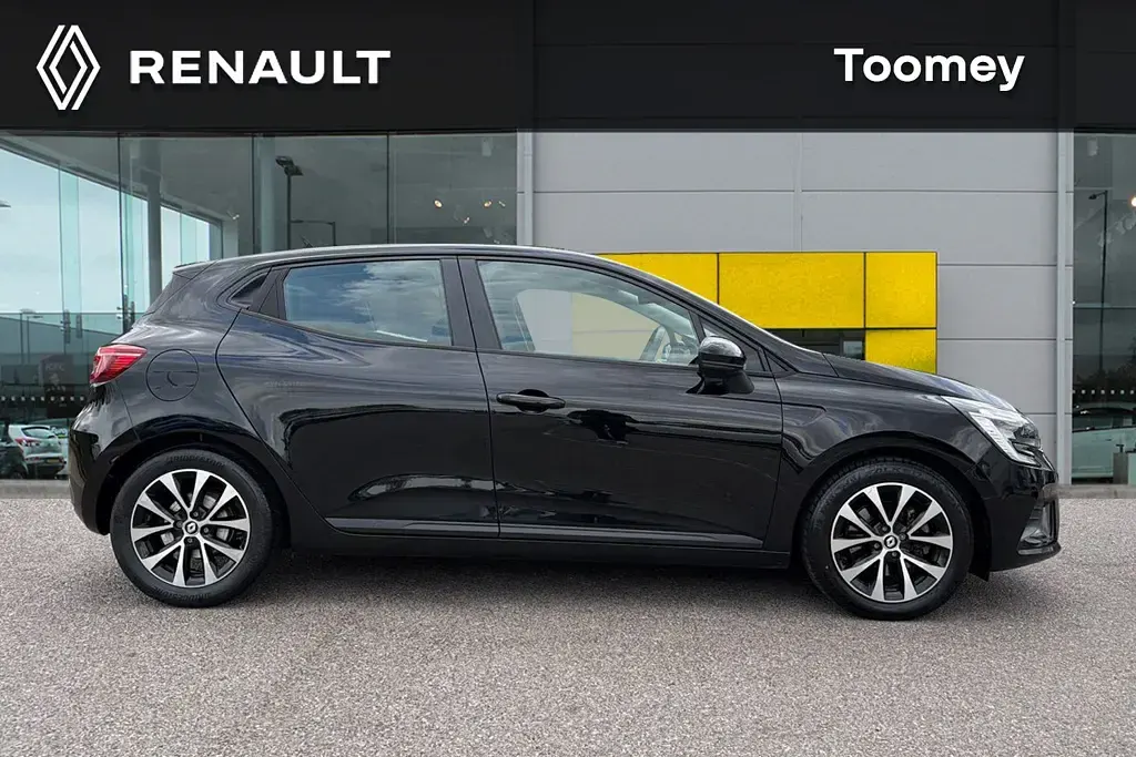 Used Renault Clio Iconic 138 HP (101 kW) 2022 Black Hatchback