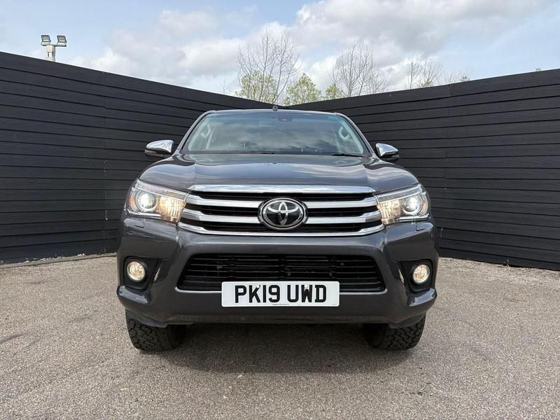 Usado Toyota HiLux 150 CV (110 kW) 2019 Gris Pickup/Camioneta