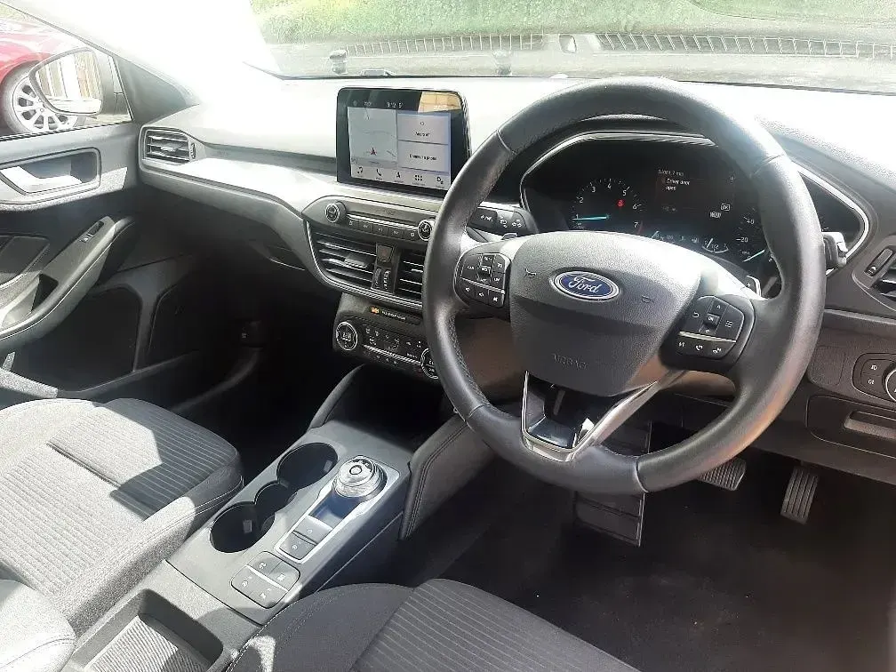 Used Ford Focus Titanium 125 HP (91 kW) 2019 Diffused silver Hatchback