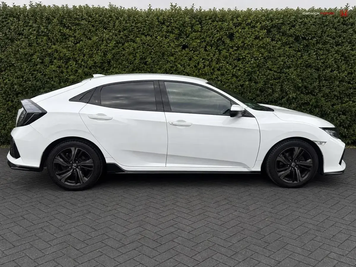 Used Honda Civic Sport 180 HP (132 kW) 2017 White Hatchback