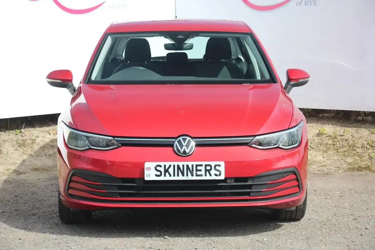 Używany VW Golf VIII Life 130 KM (95 kW) 2022 Czerwony Hatchback