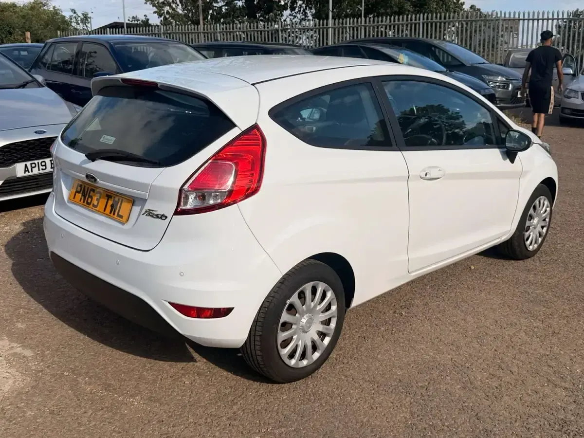Used Ford Fiesta Style 2013 White Hatchback