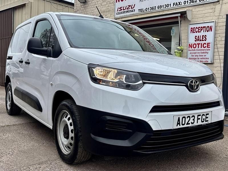 Used Toyota Proace Active 120 HP (88 kW) 2023 White MPV