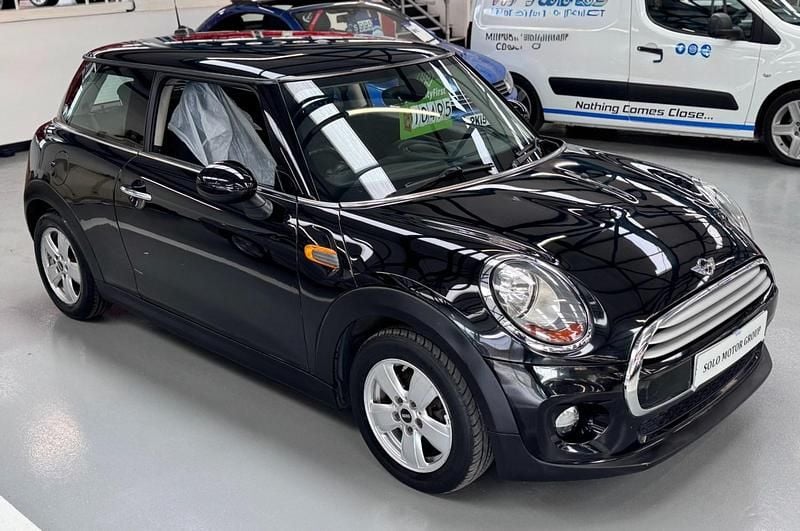 Black Used 2014 Mini Cooper D Hatch Hatchback | £9,995 (Fair price) - Image 1/4