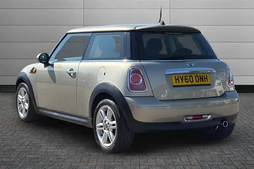 Usado Mini Cooper 122 HP (89 kW) 2010 Prateado Citadino