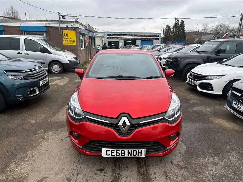 Used Renault Clio Iconic 90 HP (66 kW) 2018 Red Hatchback