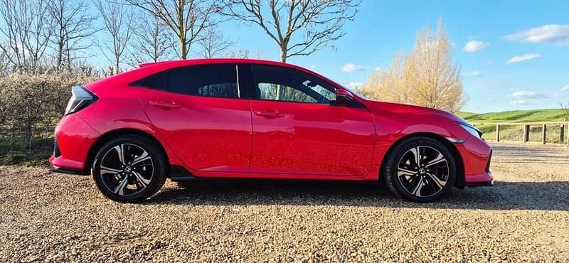 Used Honda Civic Sport 182 HP (133 kW) 2017 Red Hatchback