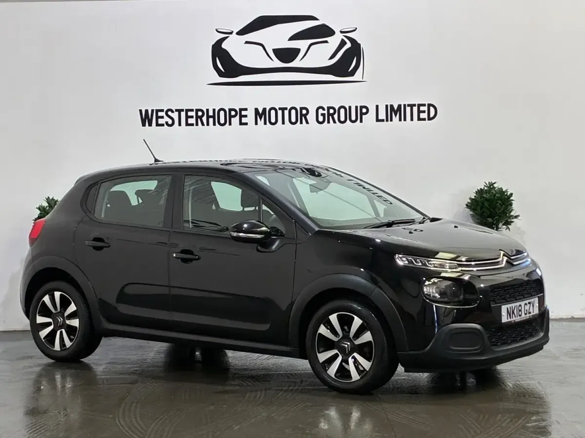 Begagnad Citroën C3 Feel 2023 Svart Halvkombi