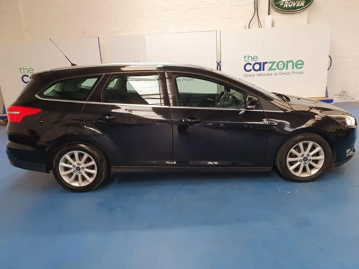 Used Ford Focus Titanium 120 HP (88 kW) 2015 Black Estate