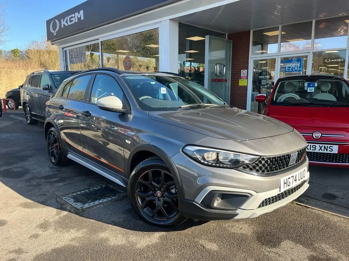 Used Fiat Tipo Cross 130 HP (95 kW) 2025 Grey Hatchback