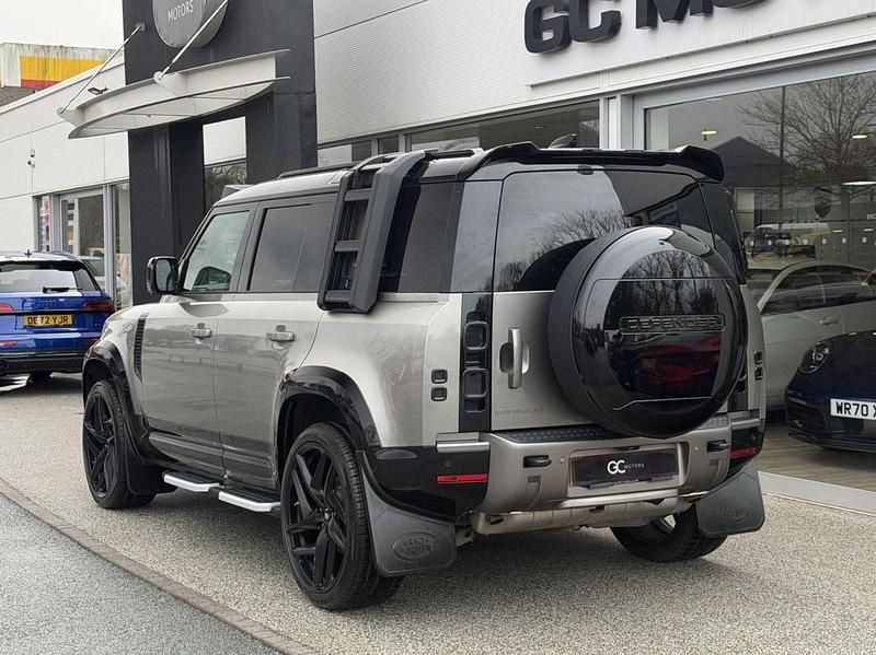 Used Land Rover Defender HSE Dynamic 300 HP (220 kW) 2023 Silver Estate