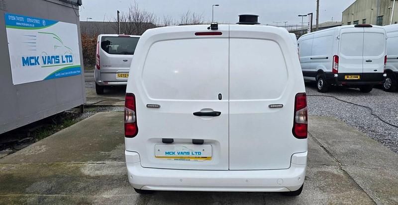 Used Vauxhall Combo Sportive 100 HP (73 kW) 2019 White MPV