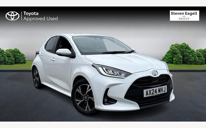 Used 2025 Toyota Yaris Hybrid Design Hatchback | £20,051 (Fair price) - Image 1/4