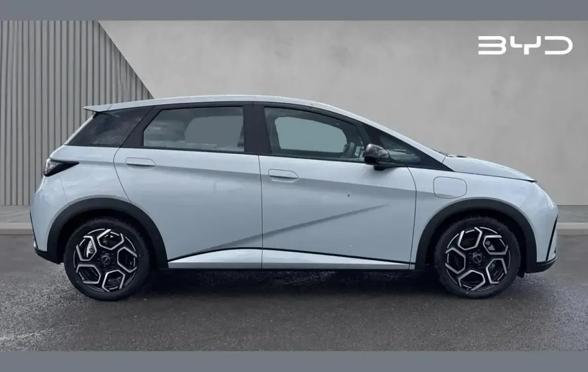 New BYD Dolphin Boost 130 kW (177 HP) 2026 Metallic  skiing white Hatchback