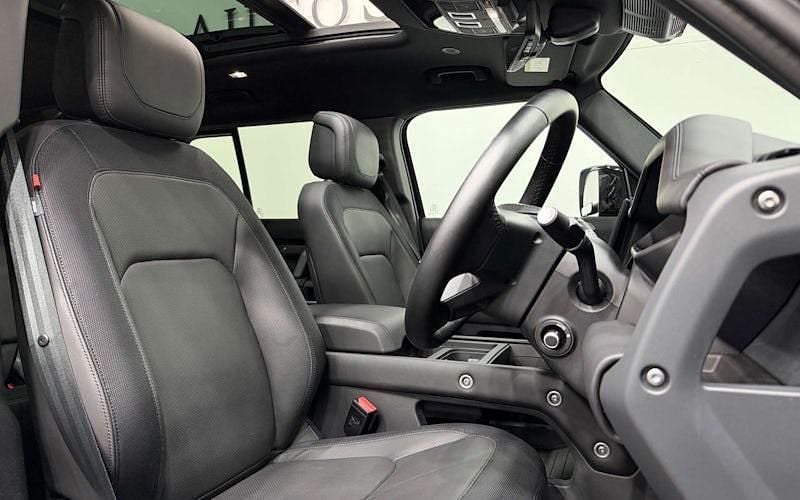 Used Land Rover Defender HSE Dynamic 404 HP (297 kW) 2024 Black SUV