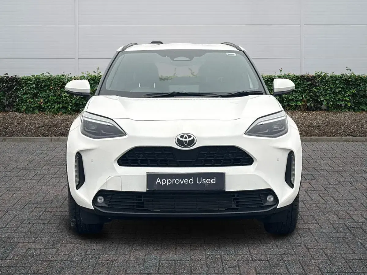 New Toyota Yaris Hybrid Design 2025 White Estate