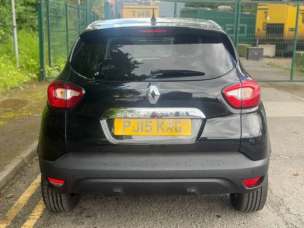 Used Renault Captur Dynamique 90 HP (66 kW) 2015 Black SUV