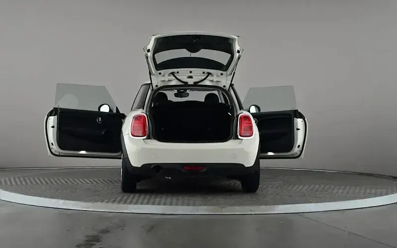 Used Mini ONE Classic 102 HP (75 kW) 2019 White Hatchback