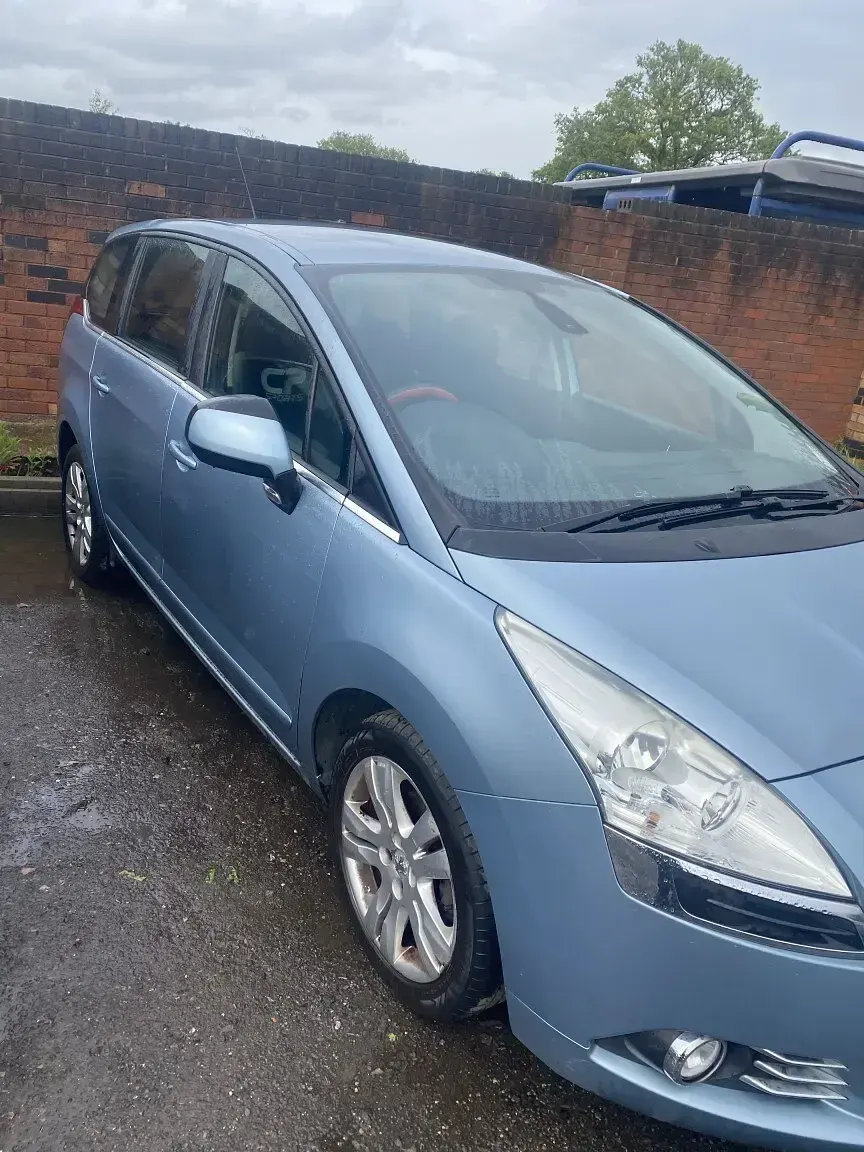 Used Peugeot 5008 Active 112 HP (82 kW) 2012 Blue MPV
