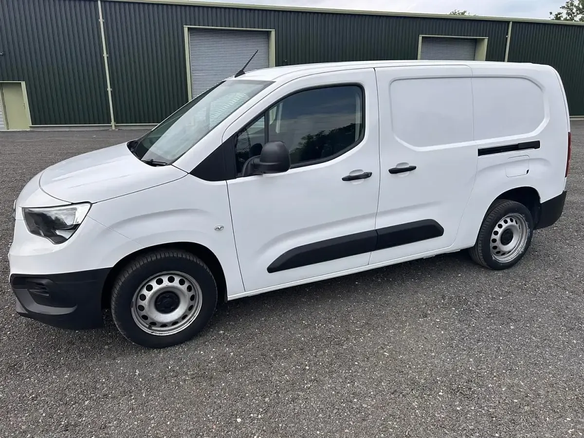 Used Vauxhall Combo 100 HP (73 kW) 2021 White MPV
