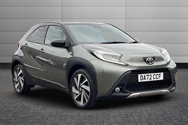 Cardamom green with black Used 2022 Toyota Aygo X SUV | £15,595 - Image 1/4