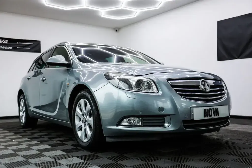 Used Vauxhall Insignia Elite 160 HP (117 kW) 2012 Silver Estate