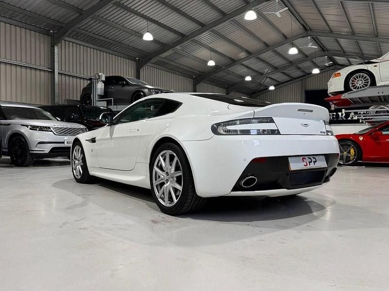 Used Aston Martin V8 Vantage 420 HP (308 kW) 2013 White Coupe