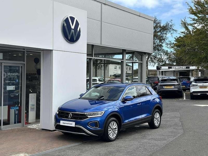 Blue Used 2022 VW T-Roc Life SUV | £18,499 (Fair price) - Image 1/4