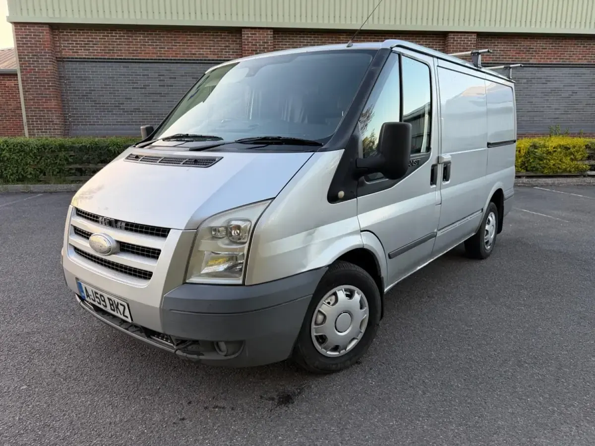 Usado Ford Transit Trend 85 CV (62 kW) 2009 Plateado Van