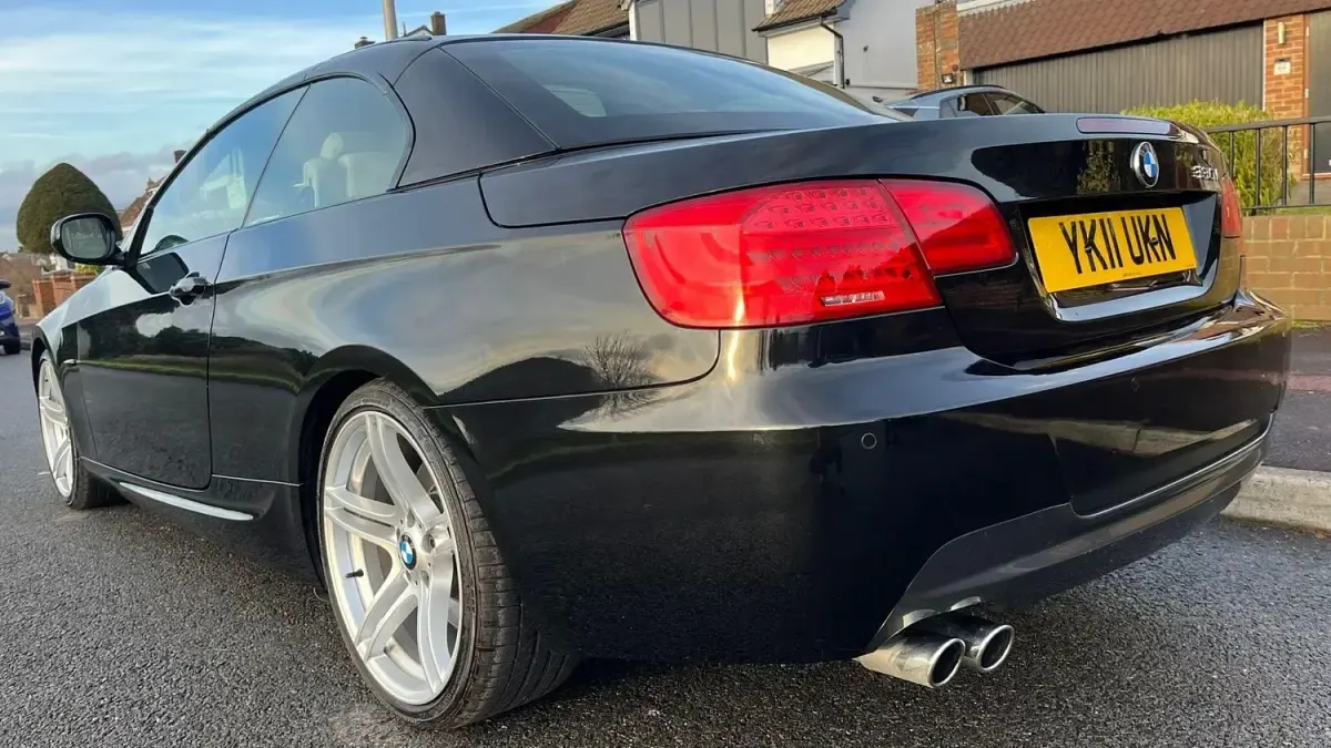 Usado BMW 330 Cabriolet M Sport 2011 Negro Descapotable