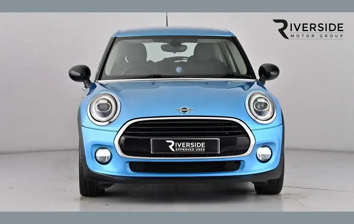 Used Mini Cooper Hatch 136 HP (100 kW) 2018 Electric blue Hatchback