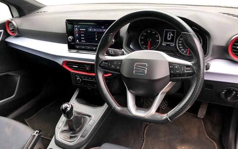 Usado Seat Ibiza FR 95 CV (69 kW) 2022 Blanco Utilitario