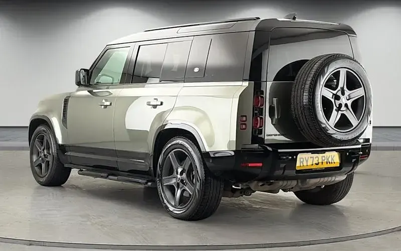 Used Land Rover Defender HSE Dynamic 300 HP (220 kW) 2024 Pangea green SUV
