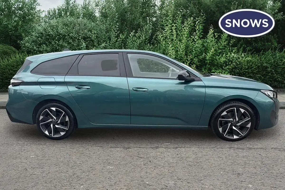 Used Peugeot 308 Allure Premium 131 HP (96 kW) 2022 Avatar blue Estate